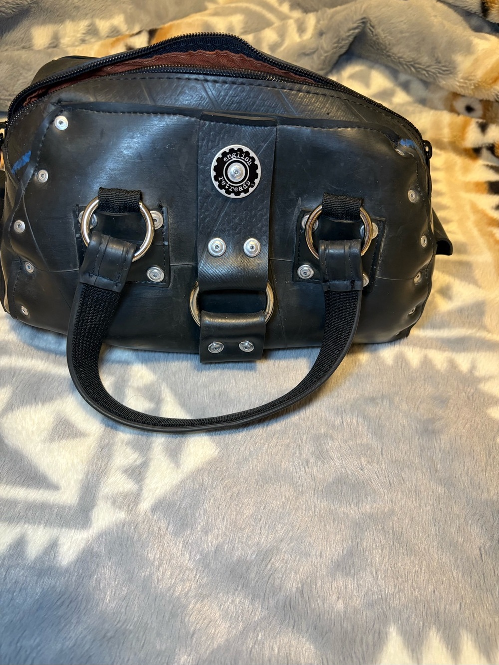 *rare* English retreads black small beetle handbag with Silver Hardware